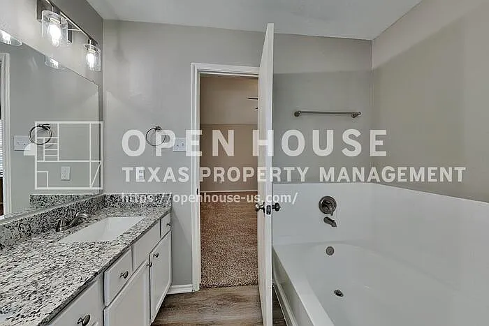 13225 Elmhurst Dr — Photo 11