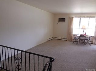 61035 11 Mile Rd APT 5, South Lyon, MI 48178