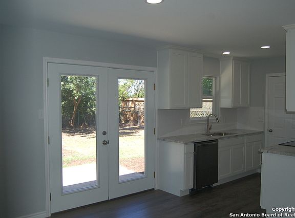5th image of 130 Hillcrest Dr