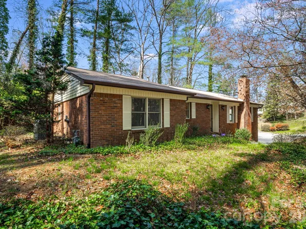 154 Surry Ln, Hendersonville, NC 28791