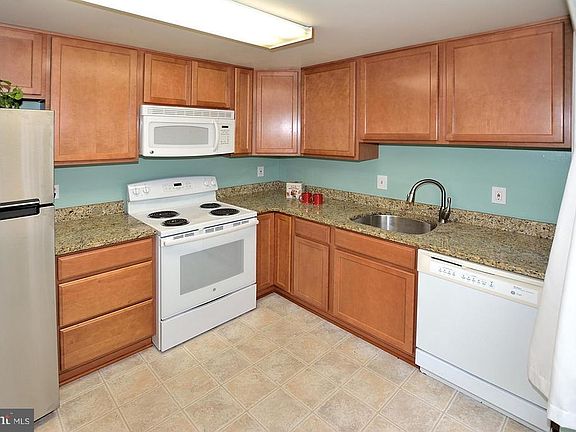 3rd image of 2951 Ellenwood Dr