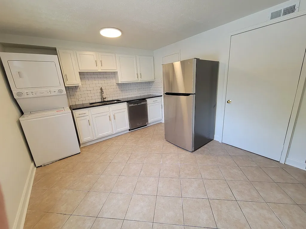 400 E 15th Ave — Photo 3