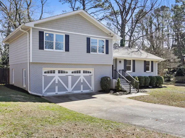 220 Mansell Cir, Roswell, GA 30075