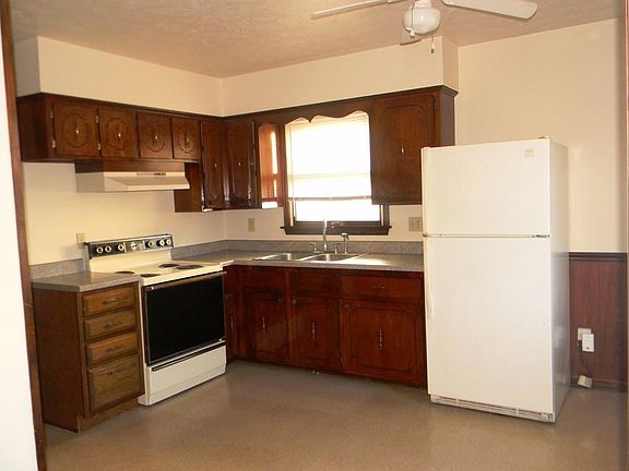 3rd image of 629 Edwards St