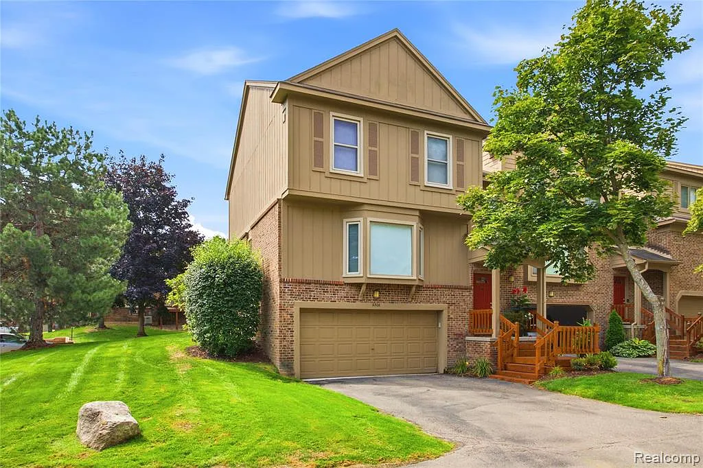 2 bed, 2.5 bath, 2591 sqft, $3,200 — Photo 1