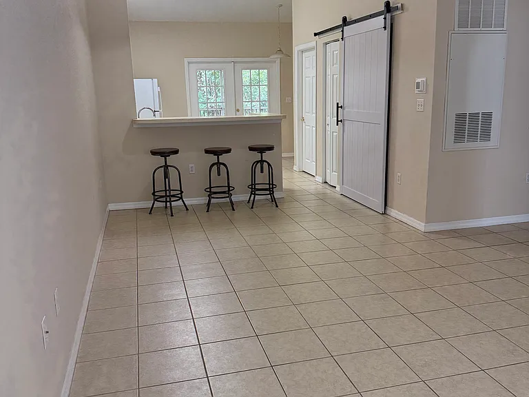 141 Reserve Cir #201 — Photo 4