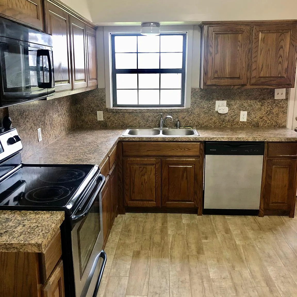 3 bed, 1070 sqft, $1,895 — Photo 4