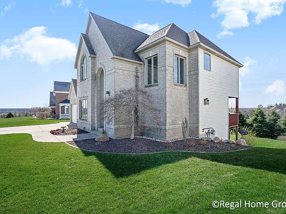 3rd image of 926 River Rock Dr NE