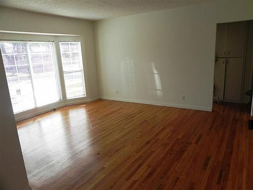 2nd image of 4923 Dunrobin Ave