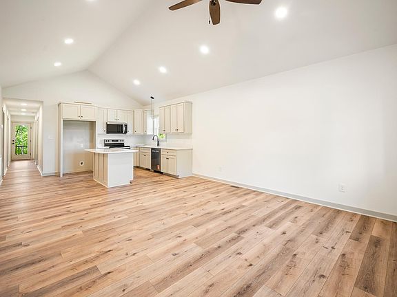 3rd image of 410 Darrell Ln