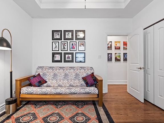3rd image of 1048 W Lawrence Ave #2W