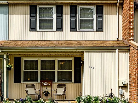 2nd image of 202 Westbury Ct