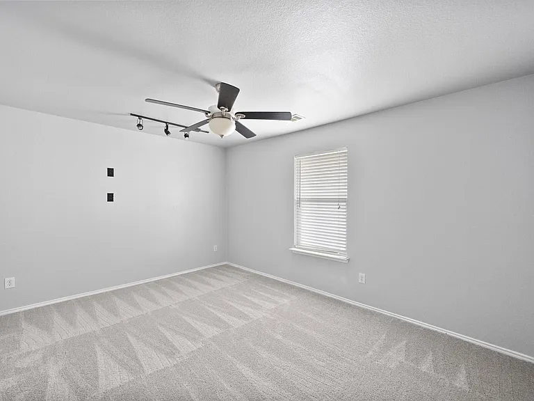 5012 Raymond Dr — Photo 17