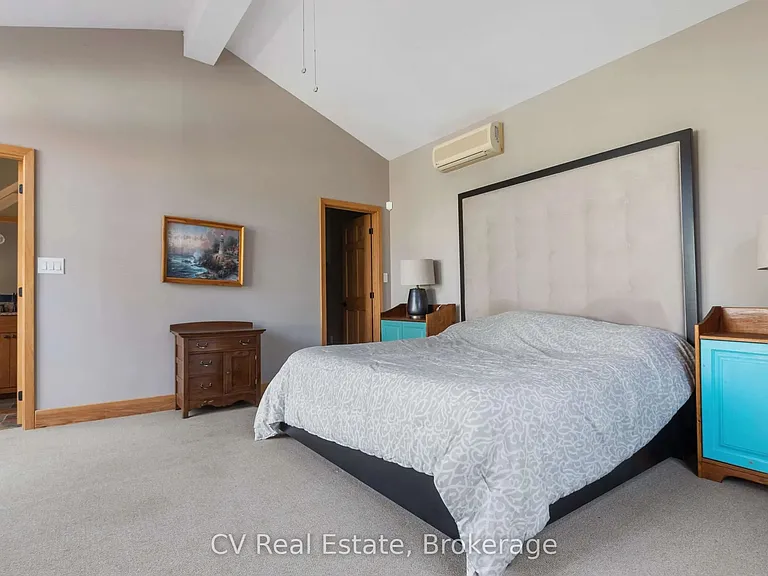 156 Chamonix Cres — Photo 21