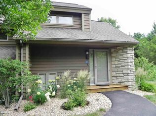 28 Poplar Rdg, Galena, IL 61036