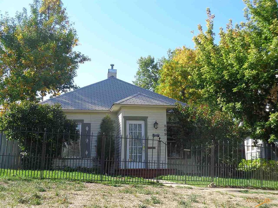 2nd image of 809 12th St