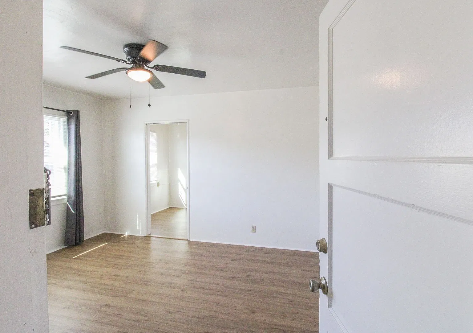 1 Bedroom Downtown SLO with Garage — Photo 2