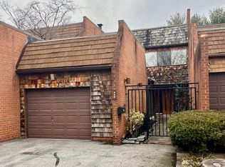 408 Old Crossing Dr, Pikesville, MD