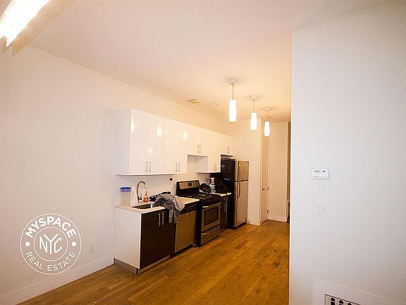 2nd image of 313 Melrose St #1R