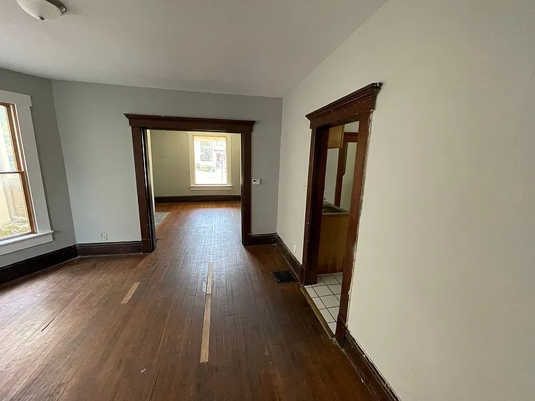 136 E Norwich Ave — Photo 8