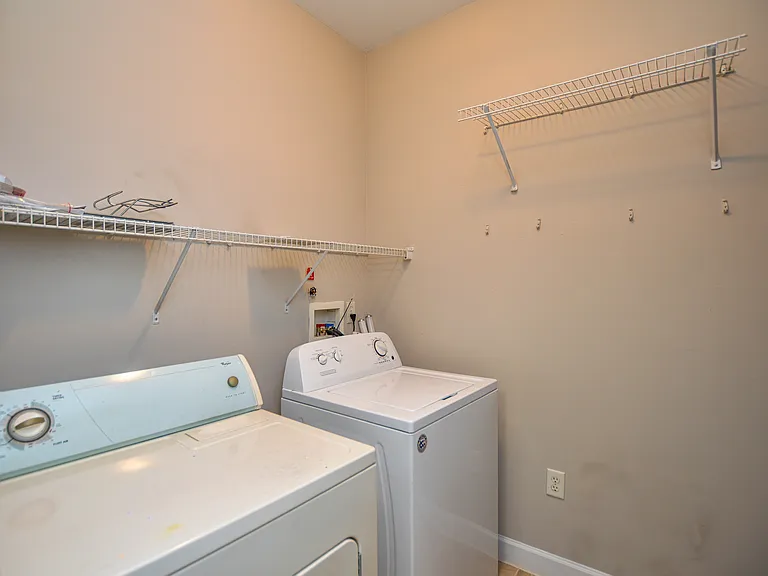 9823 Hyde Glen Ct — Photo 13