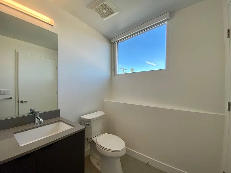 5300 W Adams Blvd #303 — Photo 10