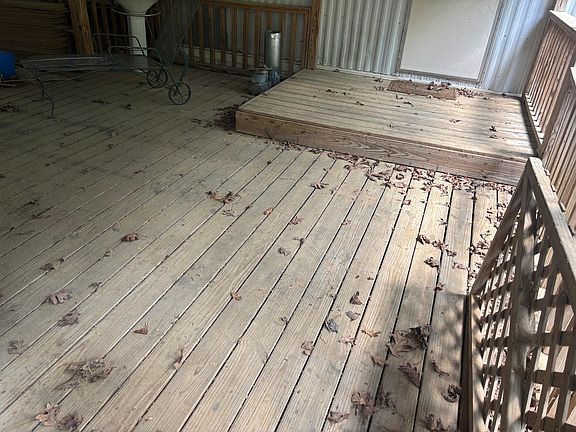4th image of 1032 Lake Breeze Dr