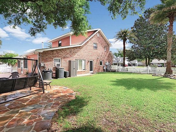 5th image of 577 S Destrehan Ave