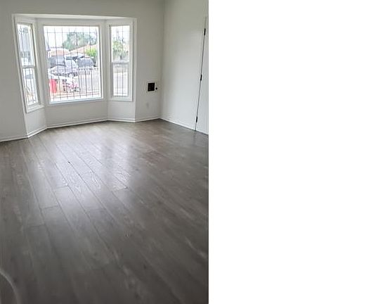 3rd image of 11112 Berendo Ave #11112