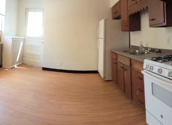 4th image of 5464 Stanton Ave