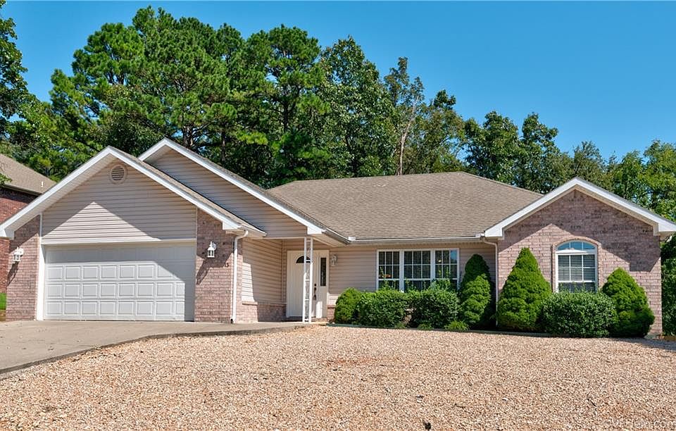 1st image of 13 Cresswell Dr