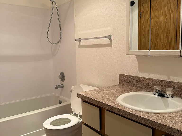 525 11th St NW #C6 — Photo 9