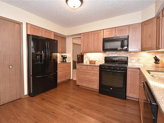 5th image of 37675 N Doovys St