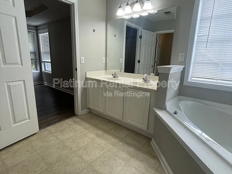 475 Ellesmere Way — Photo 26