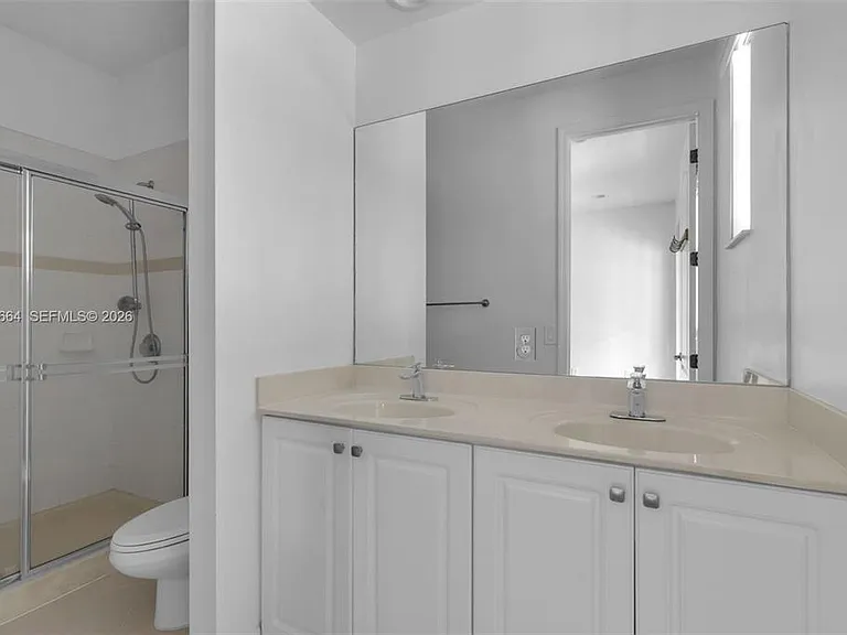 624 SW 147th Ave — Photo 7