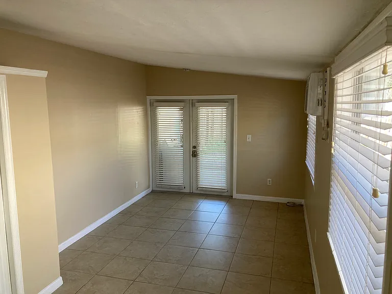 5609 1/2 Tangerine Ave S — Photo 5