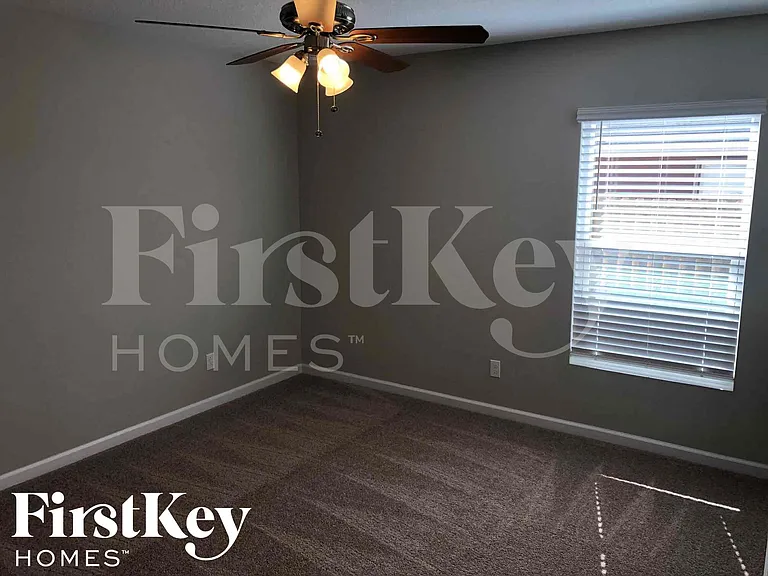 561 SE Brookside Ter — Photo 9