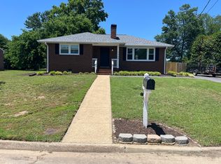 908 Lakewood Dr, Colonial Heights, VA