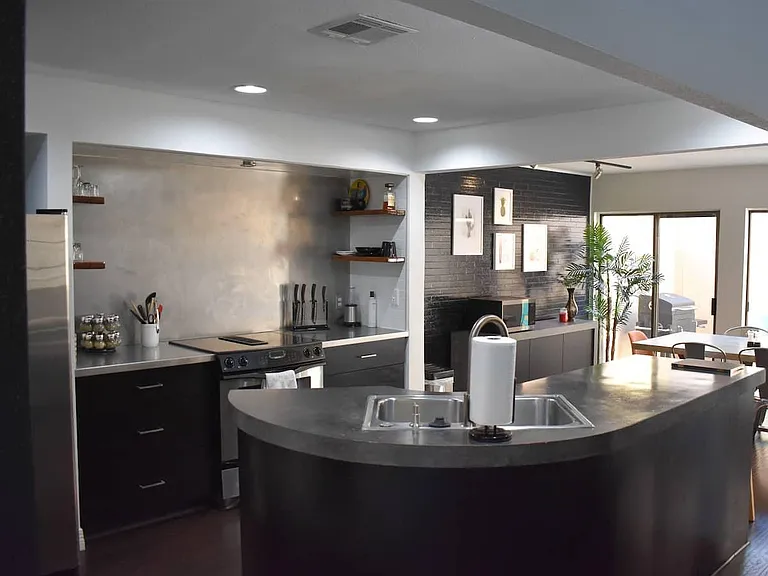 4324 Floyd St — Photo 2