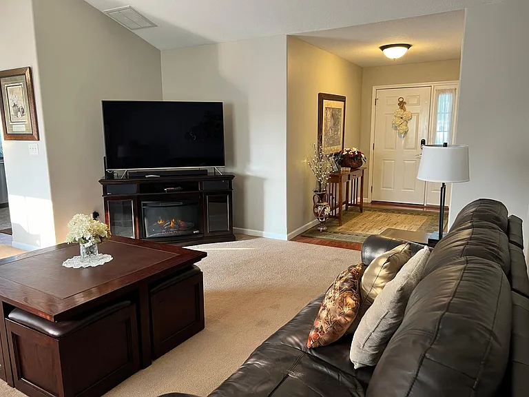 1155 Swan Dr — Photo 7