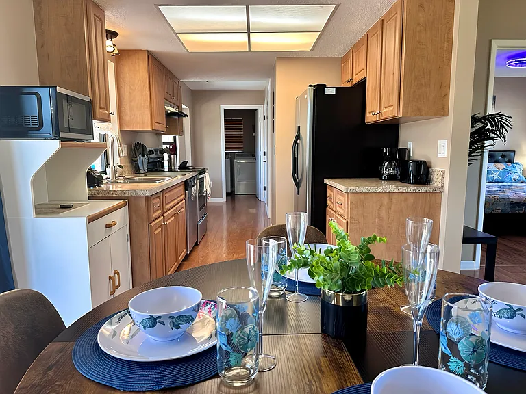 Community Ave — Photo 12