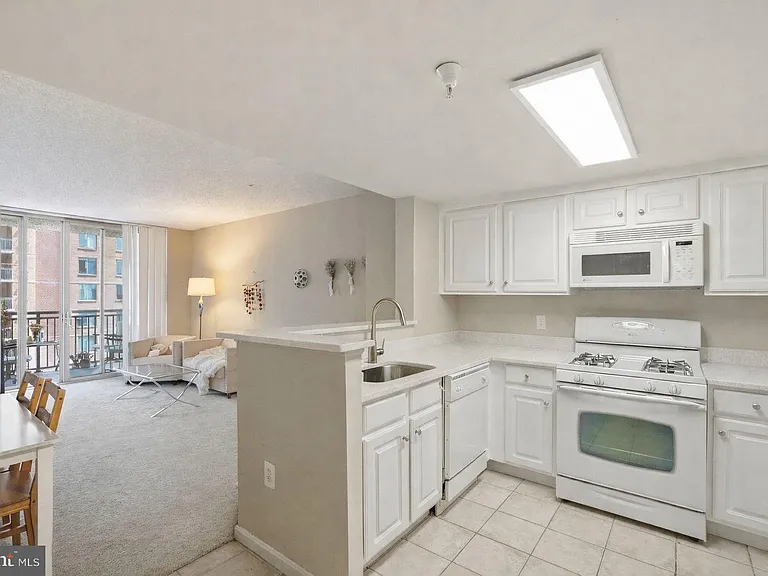 11710 Old Georgetown #1020 — Photo 2