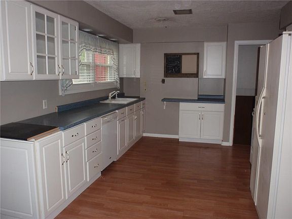 3rd image of 860 N Eustis Dr