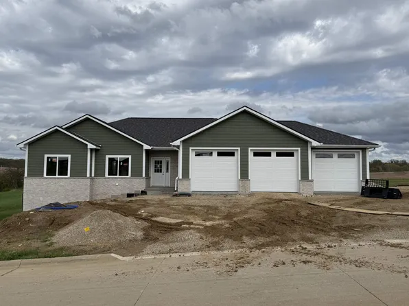 1106 Ione Dr, Peosta, IA 52068