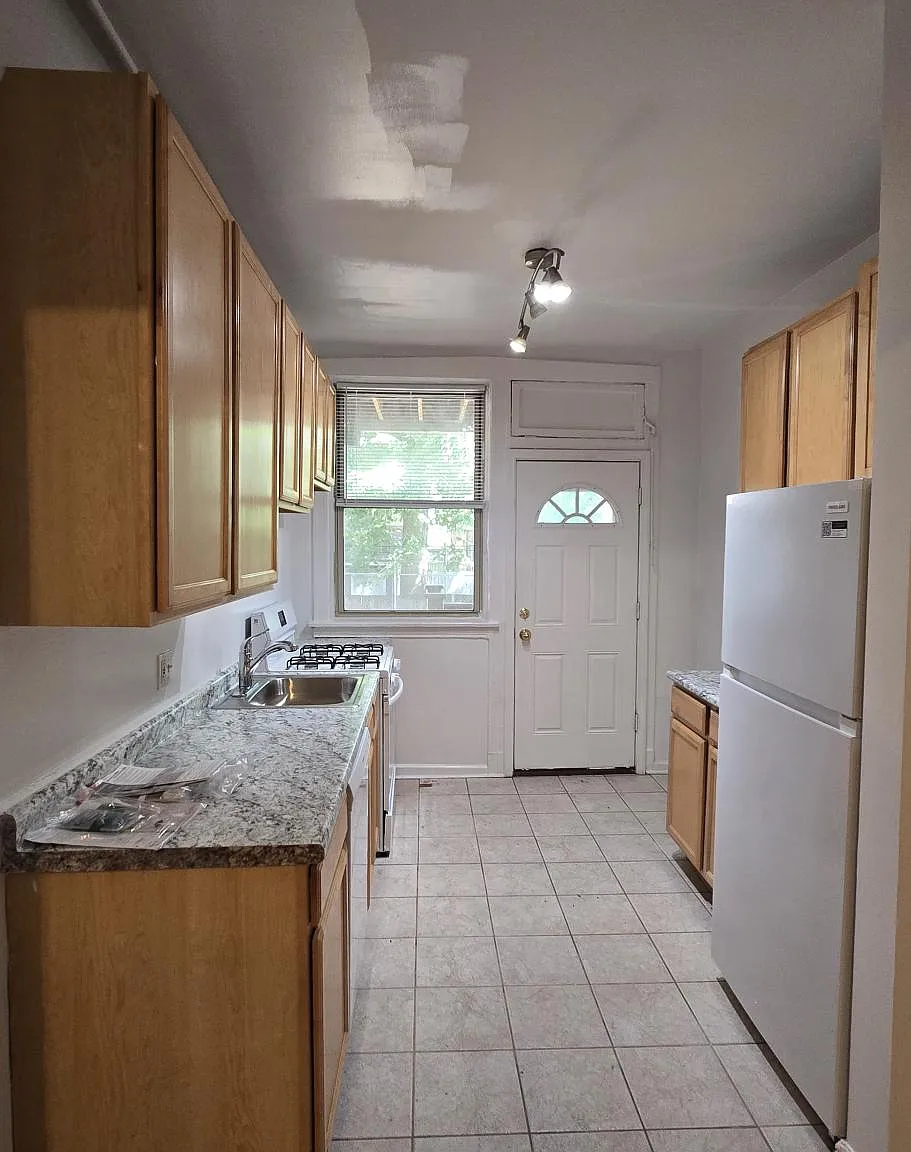 7513 North Greenview Avenue #1 — Photo 4