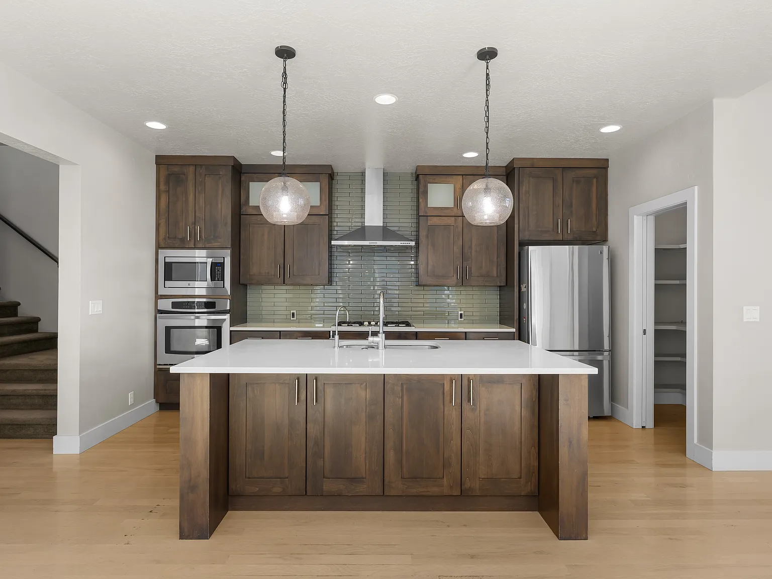 3 bed, 2.5 bath, 2566 sqft, $3,300 — Photo 4