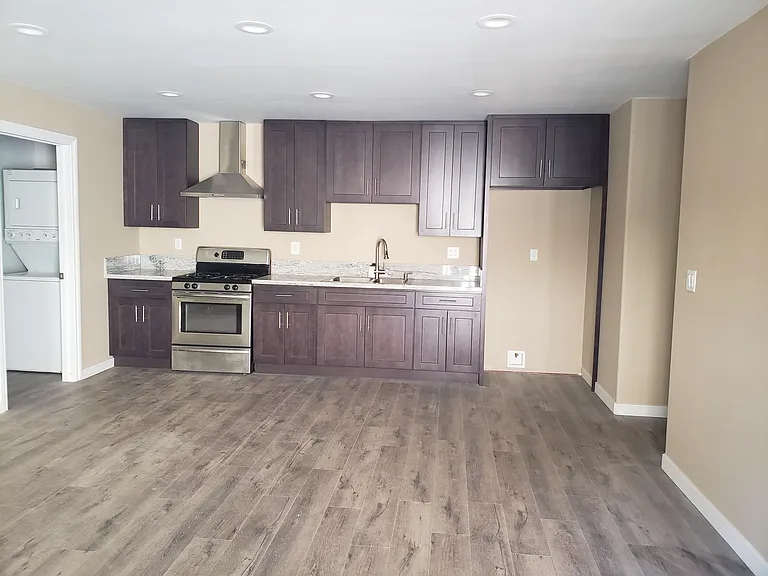 11069 Yarmouth Ave #B — Photo 9