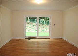 5th image of 18 Woodbine Ave