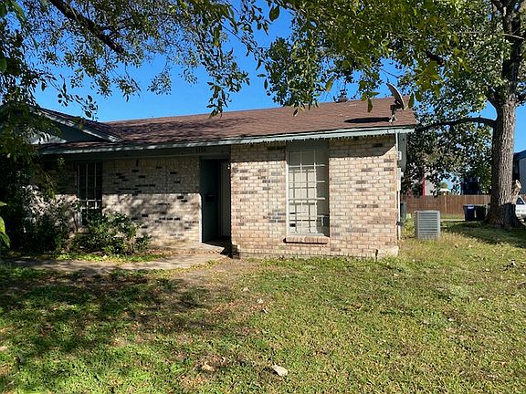 3rd image of 1106 Yukon Dr