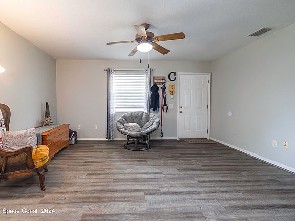 3rd image of 3210 Kirby Dr